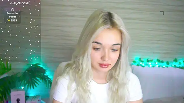 Snapshot of Ashley_S chatting on 10, 9, 2025 Ashley S online show from 10, 9, 2025