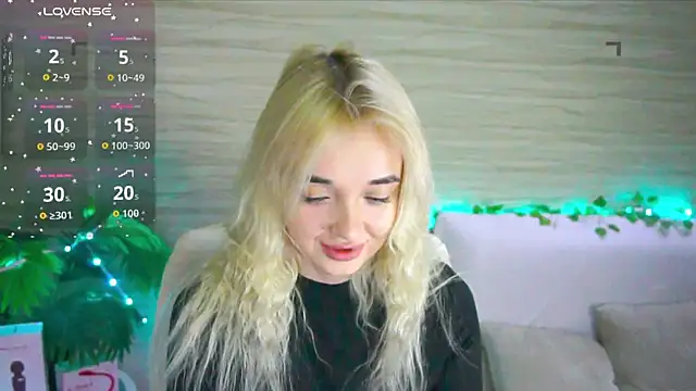 Snapshot of Ashley_S chatting on 17, 10, 2025 Ashley S online show from 17, 10, 2025