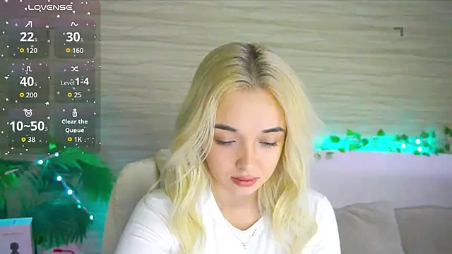 Snapshot of Ashley_S chatting on 19, 10, 2025 Ashley S online show from 19, 10, 2025