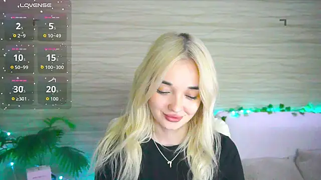 Snapshot of Ashley_S chatting on 27, 10, 2025 Ashley S online show from 27, 10, 2025