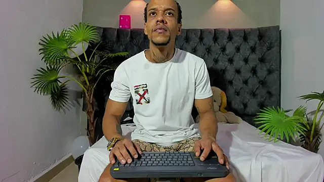 Snapshot of Salomon_koude chatting on 25, 5, 2026 Salomon koude online show from 25, 5, 2026