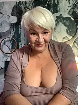 Laura Millf online show from 12, 9, 2025