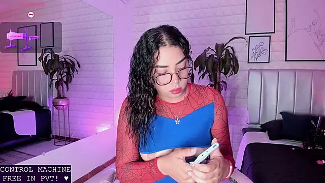 Snapshot of Lizzie-Evans chatting on 28, 5, 2026 Lizzie-Evans online show from 28, 5, 2026
