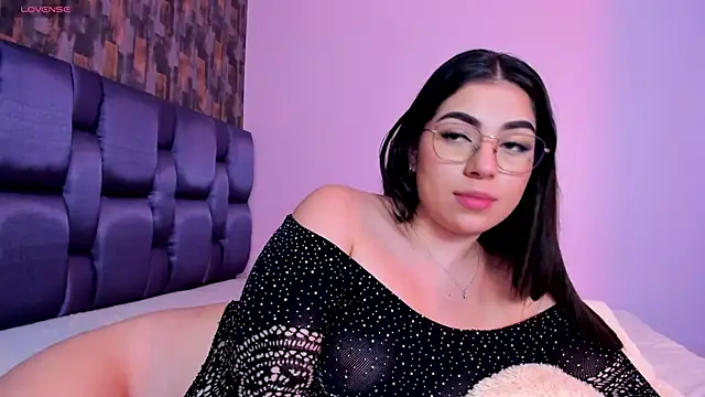 Snapshot of IsabellaAnngel chatting on 5, 1, 2025 IsabellaAnngel online show from 5, 1, 2025