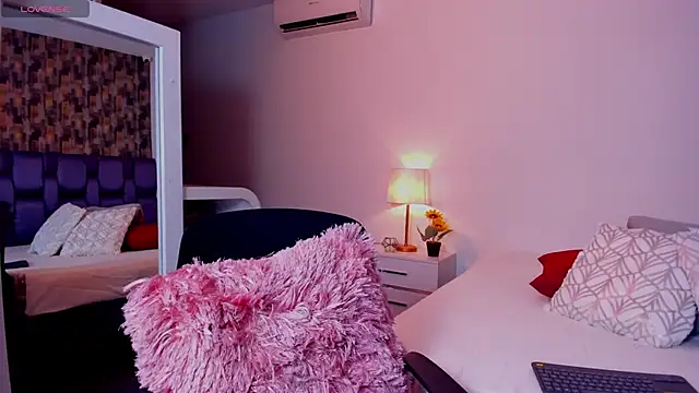 Snapshot of IsabellaAnngel chatting on 1, 2, 2025 IsabellaAnngel online show from 1, 2, 2025