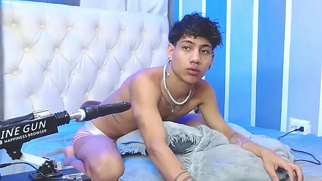 Snapshot of Sexys_Boys_Hot1 chatting on 17, 12, 2024 Sexys Boys Hot1 online show from 17, 12, 2024