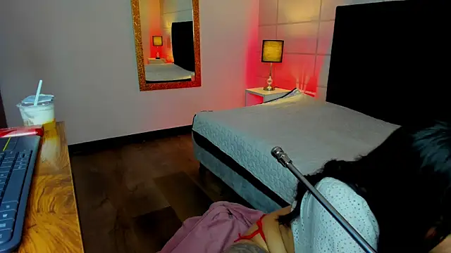 Christine Laam online show from 13, 10, 2025