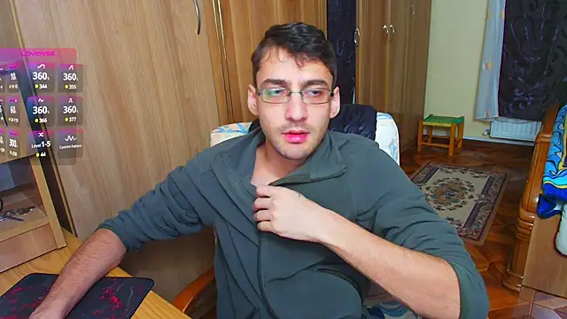 Snapshot of HungEddy chatting on 24, 12, 2024 HungEddy online show from 24, 12, 2024