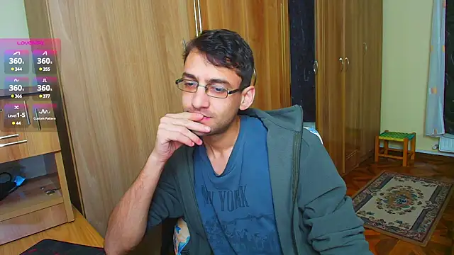 Snapshot of HungEddy chatting on 24, 12, 2024 HungEddy online show from 24, 12, 2024