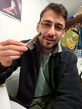 Snapshot of HungEddy chatting on 2, 1, 2025 HungEddy online show from 2, 1, 2025