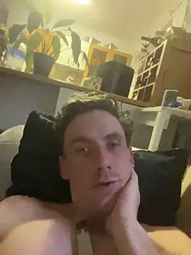 Snapshot of bradleyjamesmc chatting on 13, 2, 2025 bradleyjamesmc online show from 13, 2, 2025