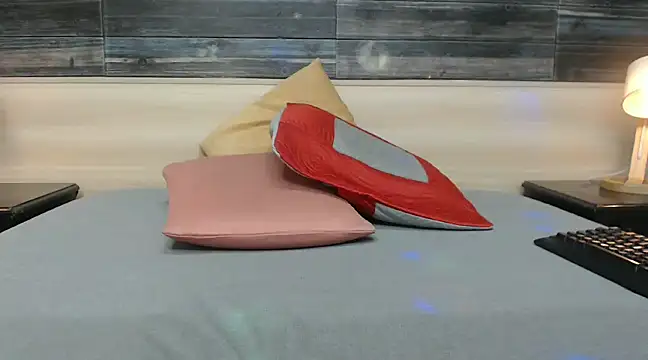 nahomibecker online show from 25, 1, 2025