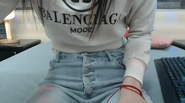 nahomibecker online show from 1, 2, 2025