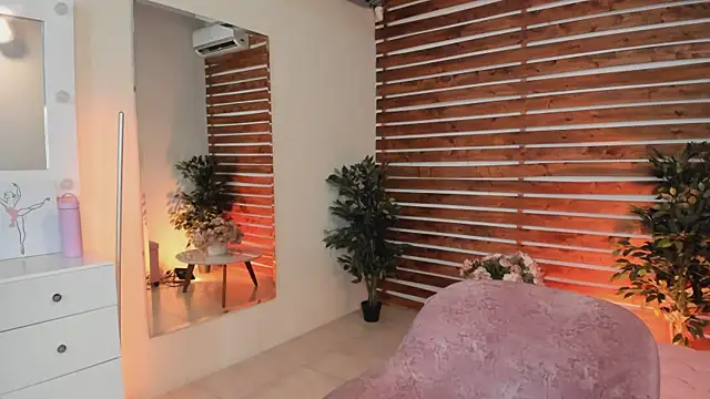 Sapphire Venuss online show from 31, 1, 2025