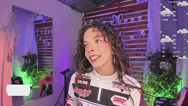 Sapphire Venuss online show from 15, 10, 2025