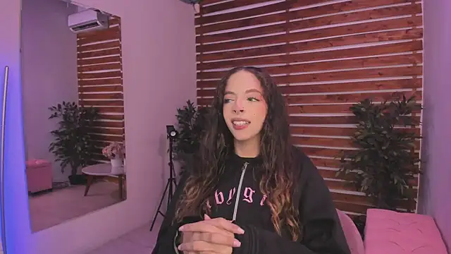 Sapphire Venuss online show from 27, 11, 2025