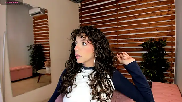 Sapphire Venuss online show from 14, 1, 2026