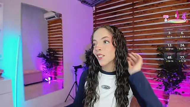 Sapphire Venuss online show from 5, 2, 2026