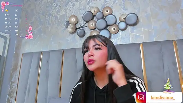 KimDevinne online show from 4, 1, 2025