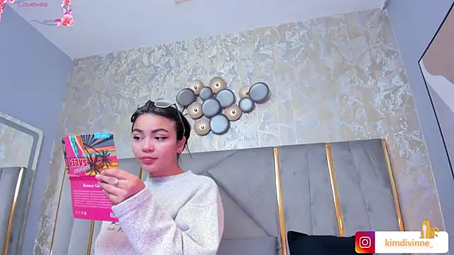 KimDevinne online show from 19, 2, 2025