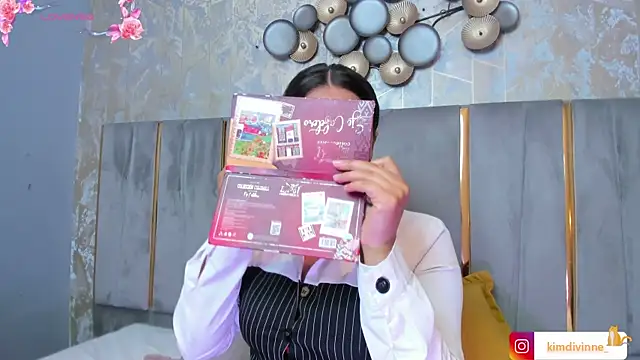 KimDevinne online show from 11, 10, 2025