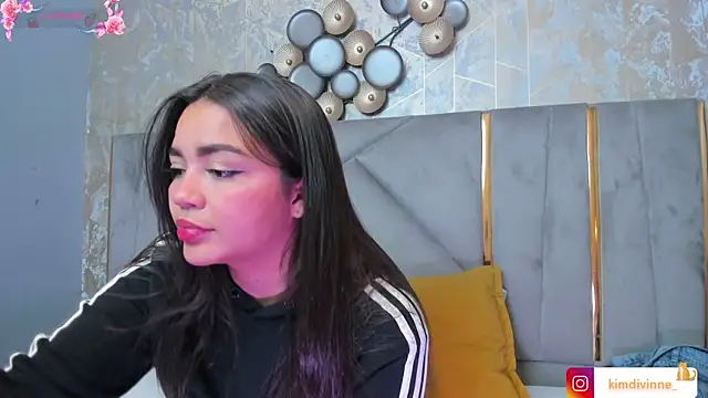 KimDevinne online show from 13, 11, 2025