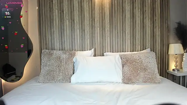 AnahinClar online show from 5, 12, 2025