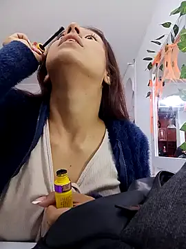 Luci And Sofi online show from 9, 10, 2025