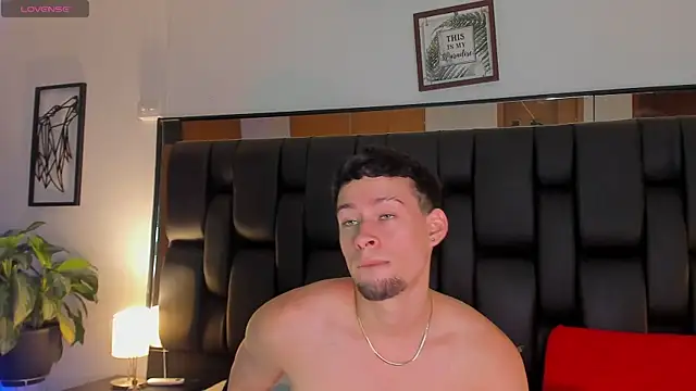 Snapshot of JadeSmiith_ chatting on 14, 10, 2025 JadeSmiith online show from 14, 10, 2025