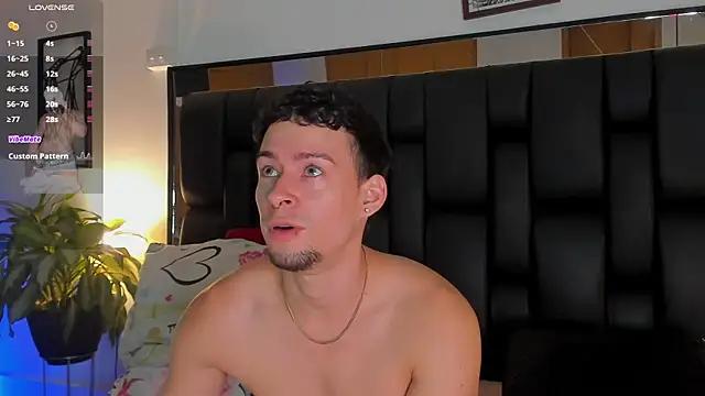 Snapshot of JadeSmiith_ chatting on 25, 11, 2025 JadeSmiith online show from 25, 11, 2025