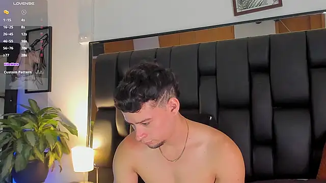 Snapshot of JadeSmiith_ chatting on 4, 12, 2025 JadeSmiith online show from 4, 12, 2025