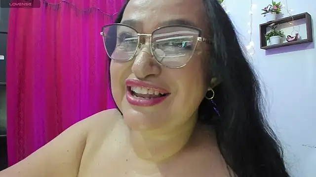 Gia Nahomi online show from 17, 11, 2025