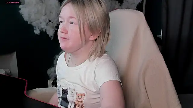 Snapshot of Sara_Robinson chatting on 26, 4, 2026 Sara Robinson online show from 26, 4, 2026