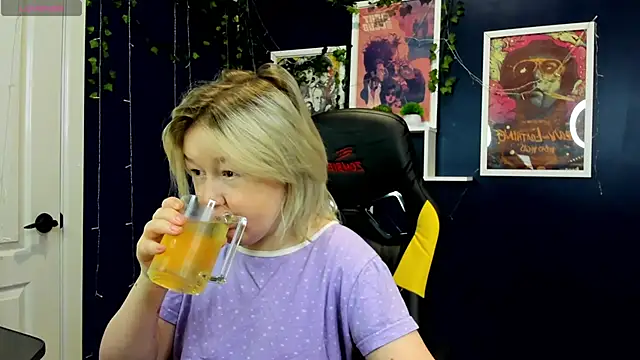 Snapshot of Sara_Robinson chatting on 29, 6, 2026 Sara Robinson online show from 29, 6, 2026