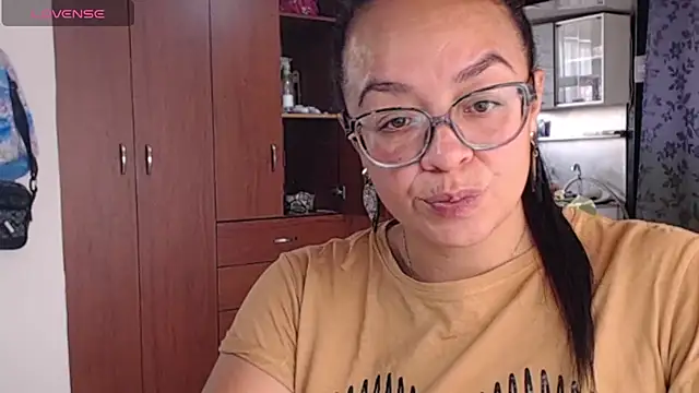 Snapshot of miia-big1boobs_ chatting on 25, 7, 2026 miia-big1boobs online show from 25, 7, 2026