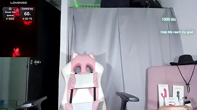 Snapshot of emily_palmeer chatting on 28, 1, 2025 emily palmeer online show from 28, 1, 2025