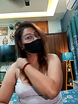 Cute-mona online show from 5, 3, 2026