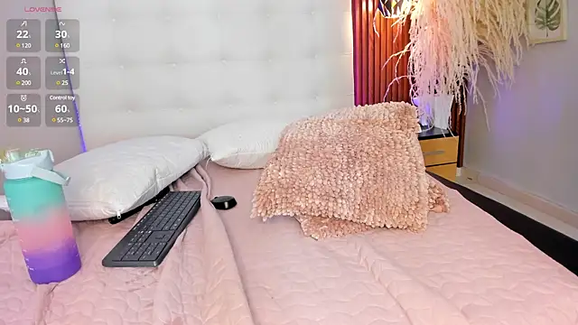 Snapshot of aashley_jones chatting on 24, 12, 2024 aashley jones online show from 24, 12, 2024