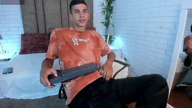 Aaron Scoot online show from 20, 12, 2024