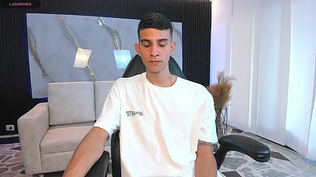 Aaron Scoot online show from 5, 3, 2026