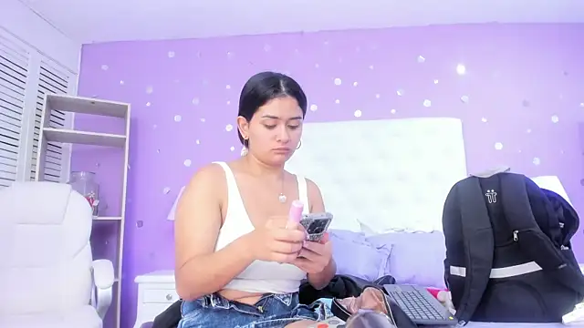 scarlette 15  online show from 5, 12, 2025