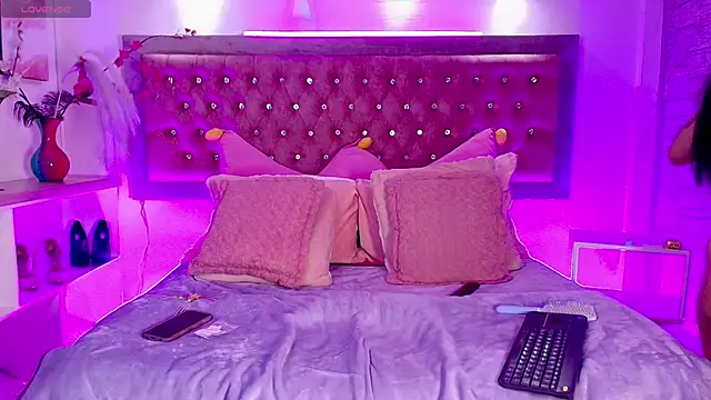 Snapshot of EmmaWilder chatting on 19, 11, 2025 EmmaWilder online show from 19, 11, 2025