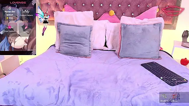 Snapshot of EmmaWilder chatting on 22, 11, 2025 EmmaWilder online show from 22, 11, 2025