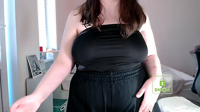 cute and hot online show from 7, 3, 2026