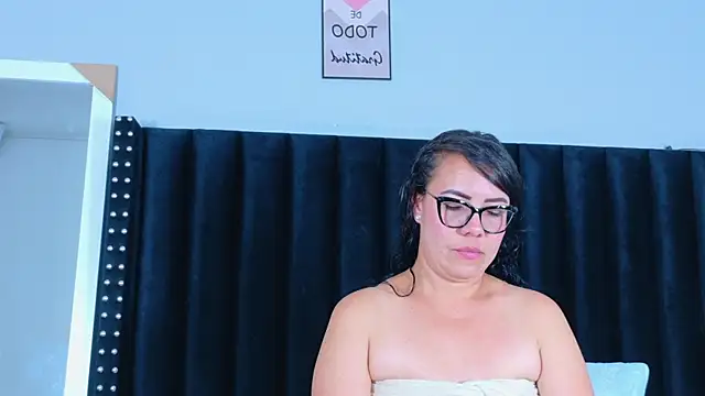 hotlatinateacher online show from 10, 2, 2026