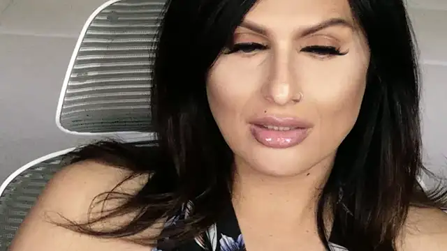 xprettysmilex online show from 13, 4, 2026