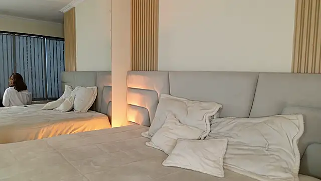 Zoe Benson online show from 25, 2, 2026