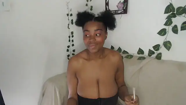 Snapshot of lyssyhorny chatting on 25, 9, 2025 lyssyhorny online show from 25, 9, 2025