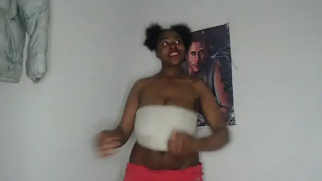 Snapshot of lyssyhorny chatting on 24, 11, 2025 lyssyhorny online show from 24, 11, 2025