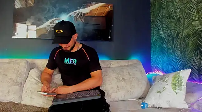 Snapshot of Crhis_N_Derek chatting on 20, 3, 2025 Crhis N Derek online show from 20, 3, 2025